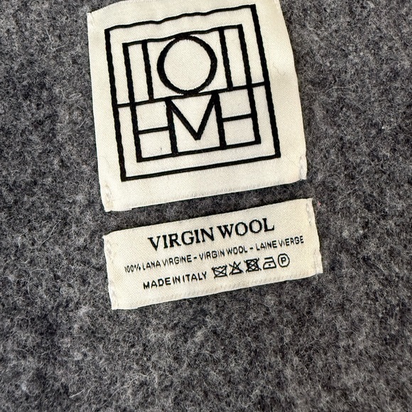 Authentic Toteme monogram scarf - Picture 4 of 7